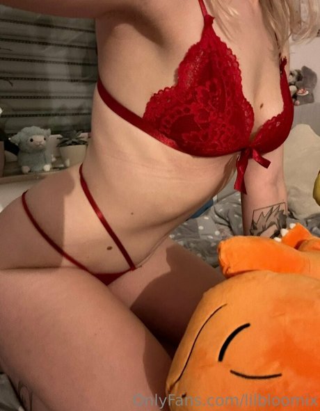 lilbloomix model nudes archive