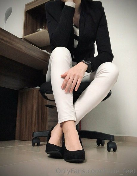 lizzie feet star free pics