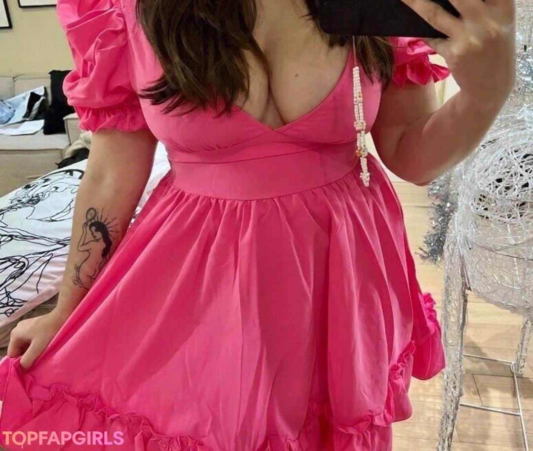 Kirsty Wells hot actress pictures