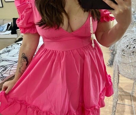 Kirsty Wells hot actress pictures