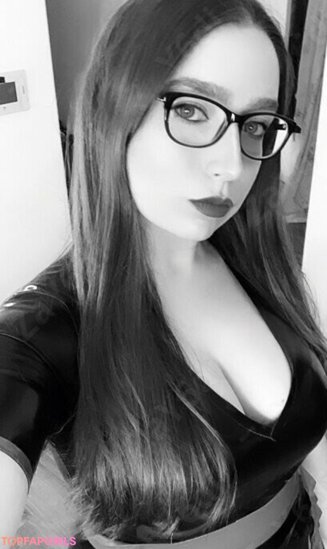 Kirsty Wells pretty star archive