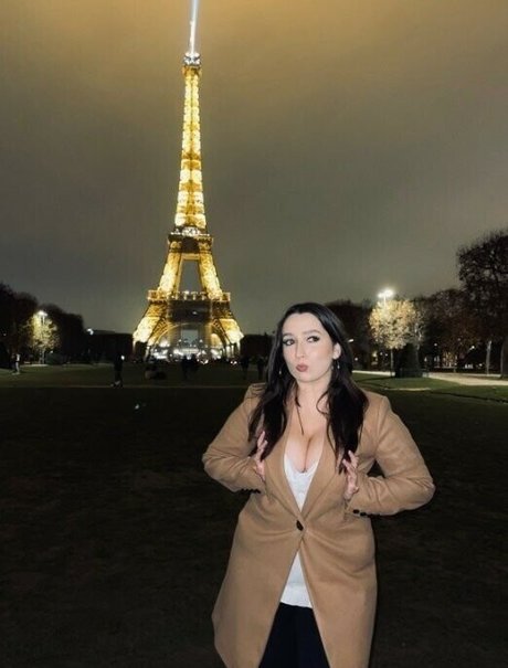 Kirsty Wells exclusive actress galleries