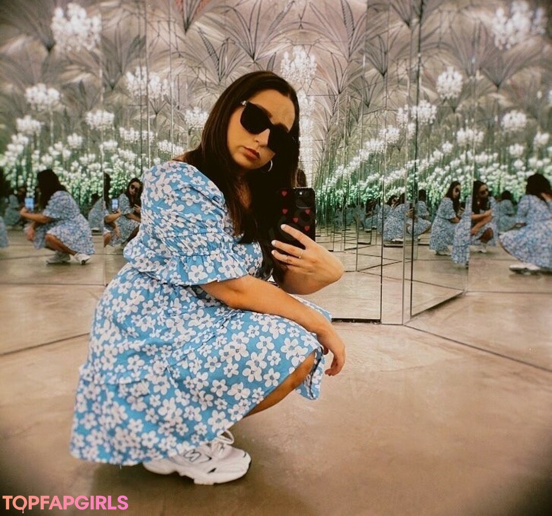 Kirsty Wells porn model gallery