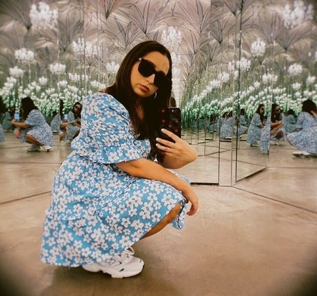 Kirsty Wells porn model gallery