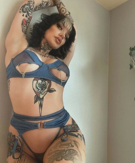 KrispyKremeRose naked actress pictures