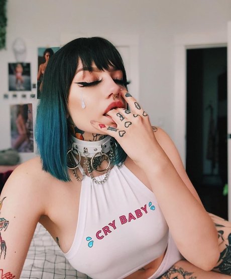 KrispyKremeRose model erotic img