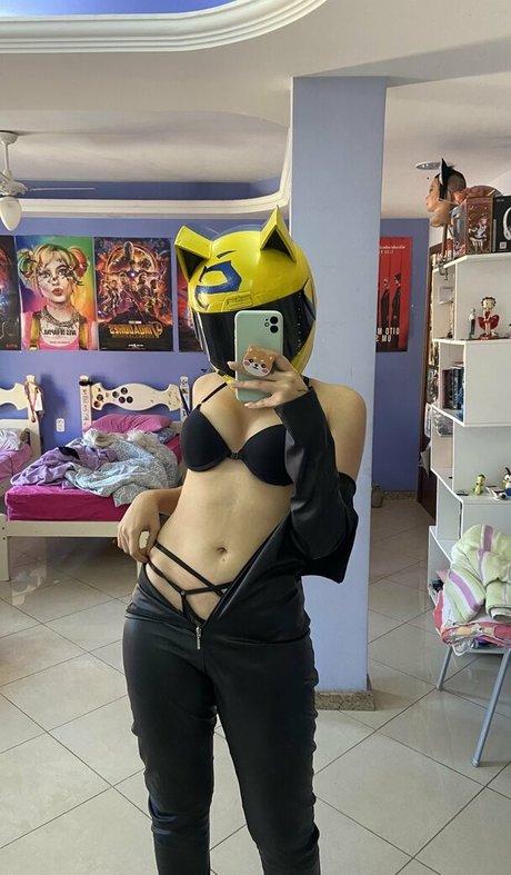 mayhemandbacon model pretty picture