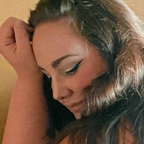 plump princess pretty model pic