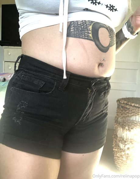 Reiinapop naked model pic