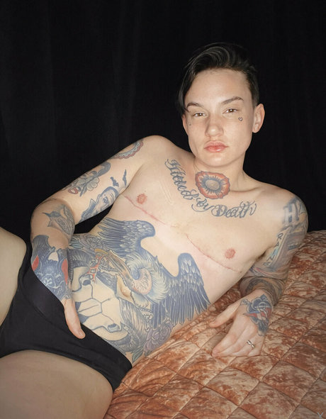 nikkihearts naked model galleries