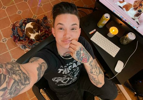 nikkihearts art model img