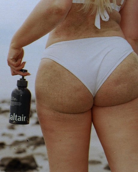 female popular onlyfans nude pic