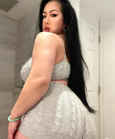 Lily Le pretty pornstar pic