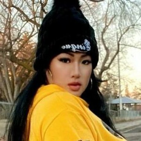 Lily Le Photo Gallery