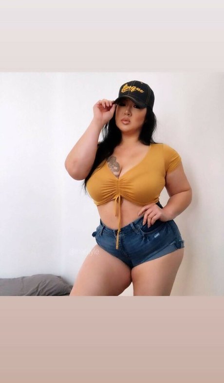 Lily Le model beautiful images