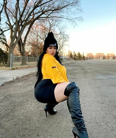 Lily Le nudes actress archive