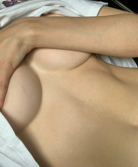 uanochi model pornographic images