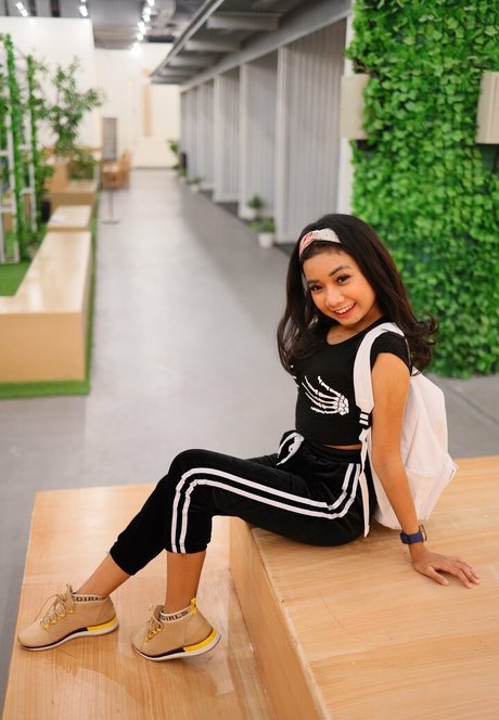 vaniawho pornstar sexy photos