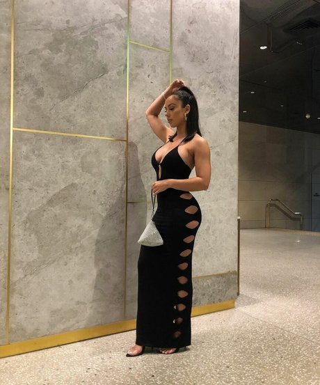 Amy Watchirs model pretty images