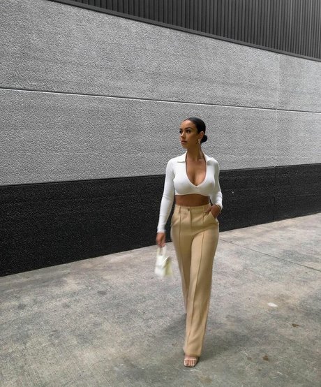 Amy Watchirs art star image