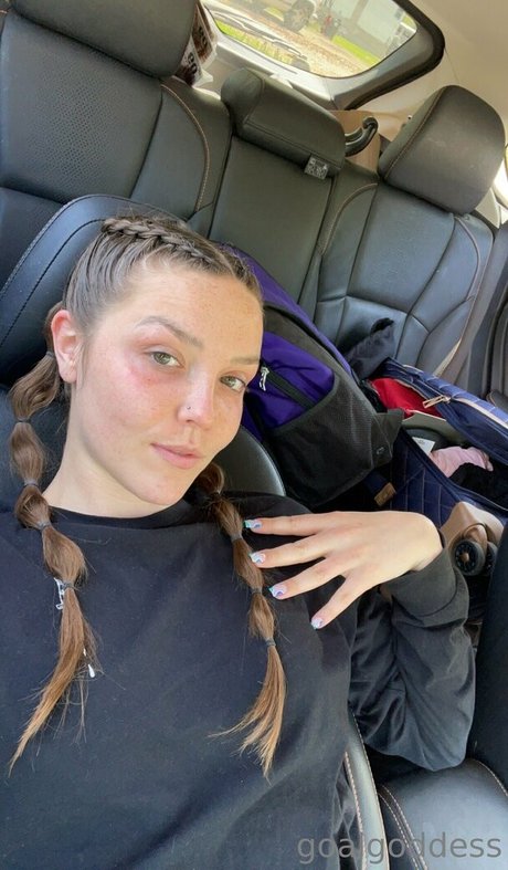 goalgoddess exclusive model pic