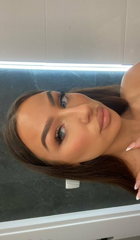 liltashmae naked model photo