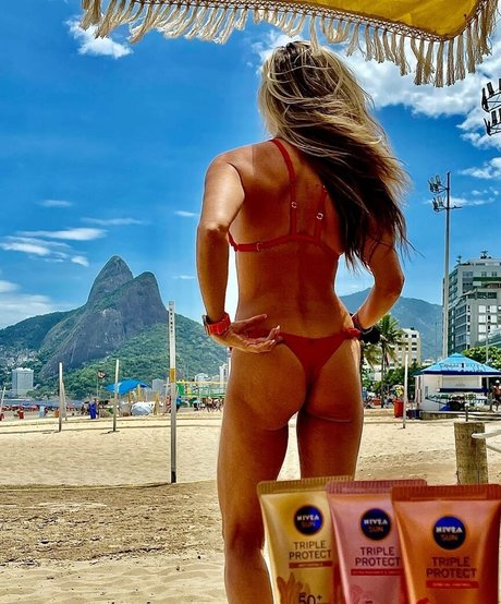 Adriane Galisteu erotic star gallery