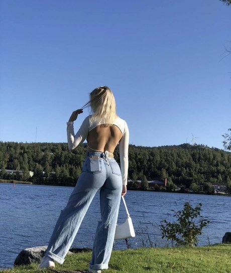 Arielle Burstrom xxx actress image