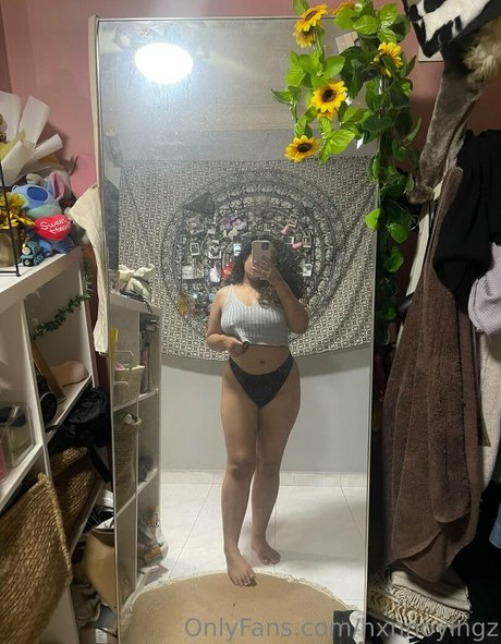 hxnnoyingz sexy model photos