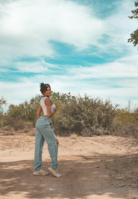 darbyelyse model pretty photo