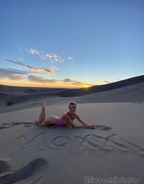 Love Moxxi model xxx photo