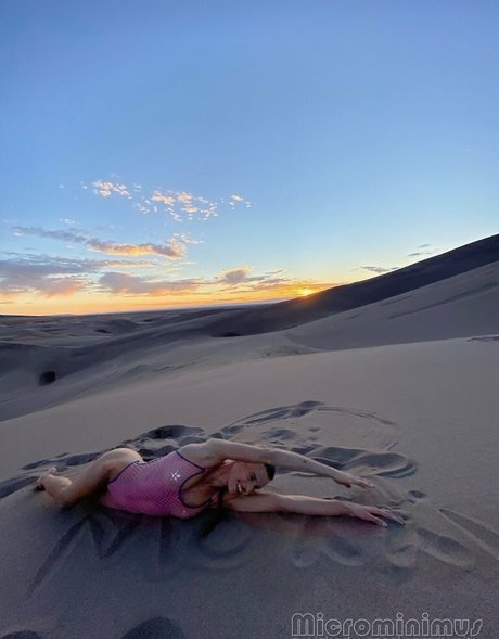 Love Moxxi model hot pictures