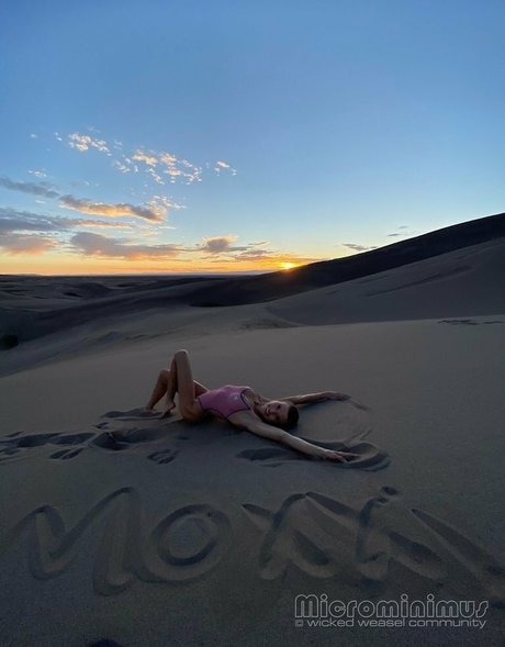 Love Moxxi naked pornstar photo