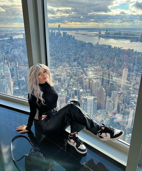 aesthymes model beautiful galleries