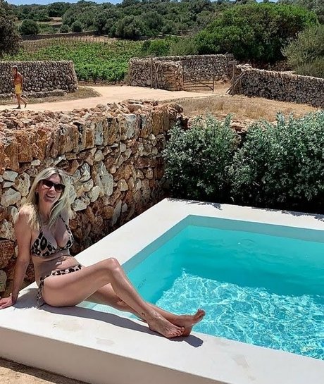 Lisa Faulkner nude pornstar photos