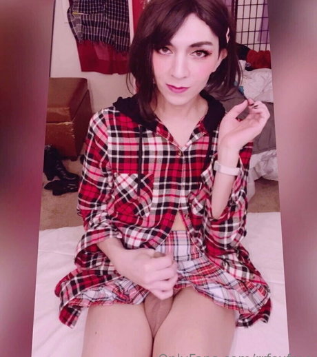 rrfoxfree star erotic photo