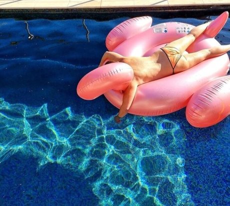 Suzi Perry model hd pics