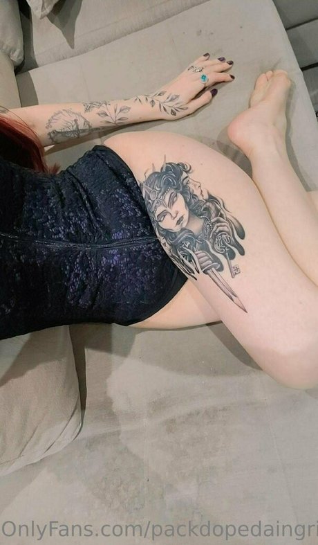 packdopedaingrid high quality model photo