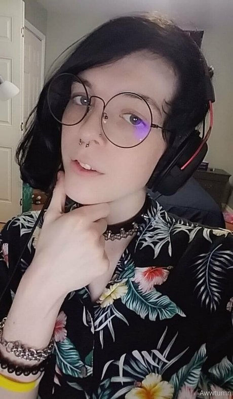 awwtumdabottom star naked images