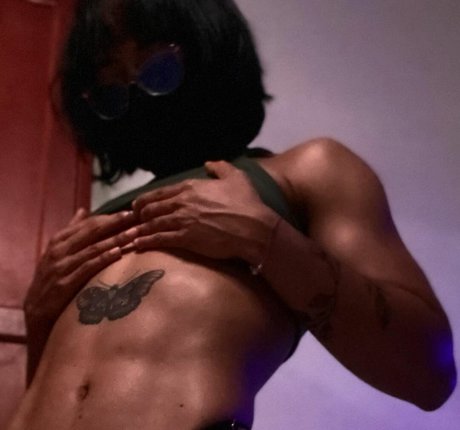 Buff mariam nude model photo