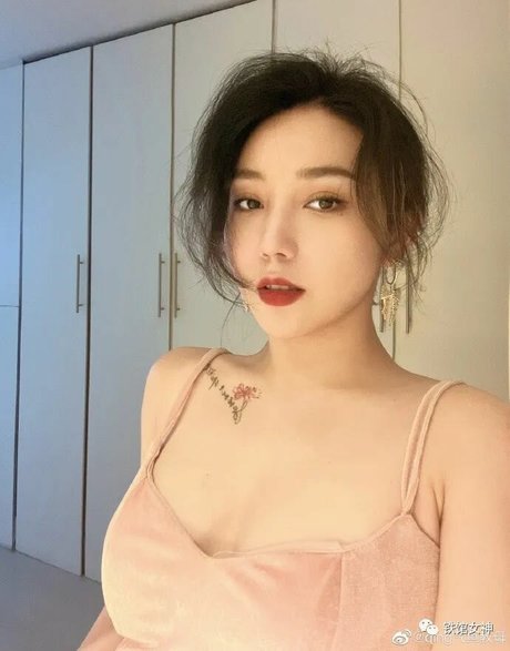 british blonde onlyfans sexy nude photo