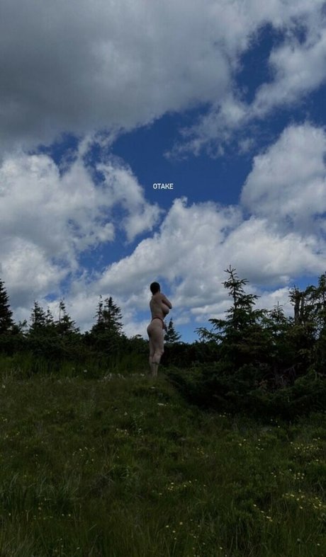 iramostova model naked img