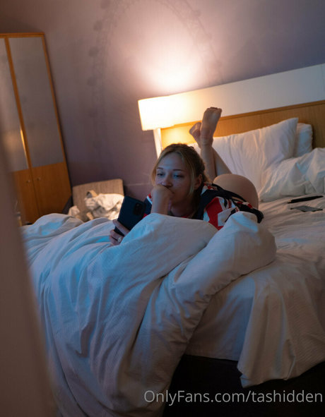 Tashidden star naked pic