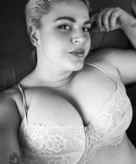 Rawlyssa pornstar hd gallery