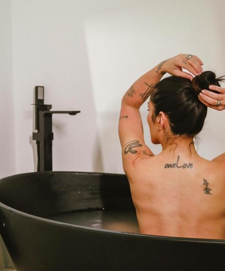 Cleo Pires naked actress gallery