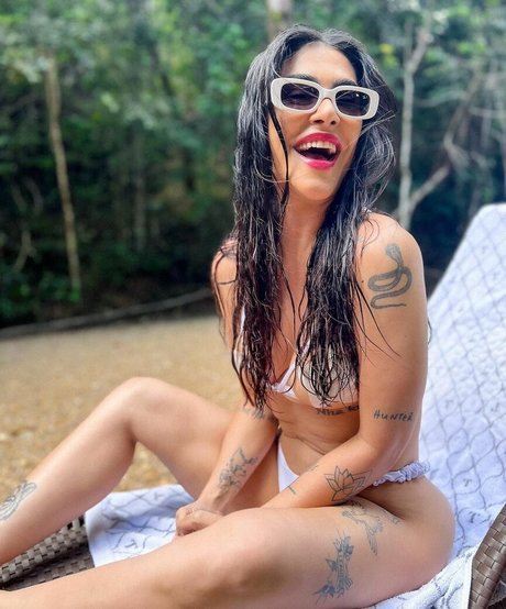 Cleo Pires star sexy galleries