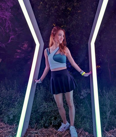 Echochlo nude model images