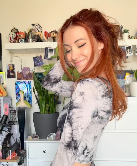 Echochlo naked actress photo