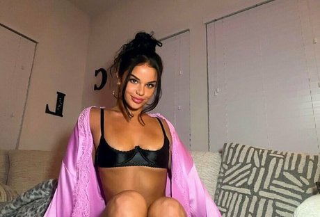 Chloe Swain exclusive pornstar image