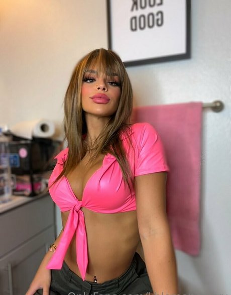 Chloe Swain model xxx photos